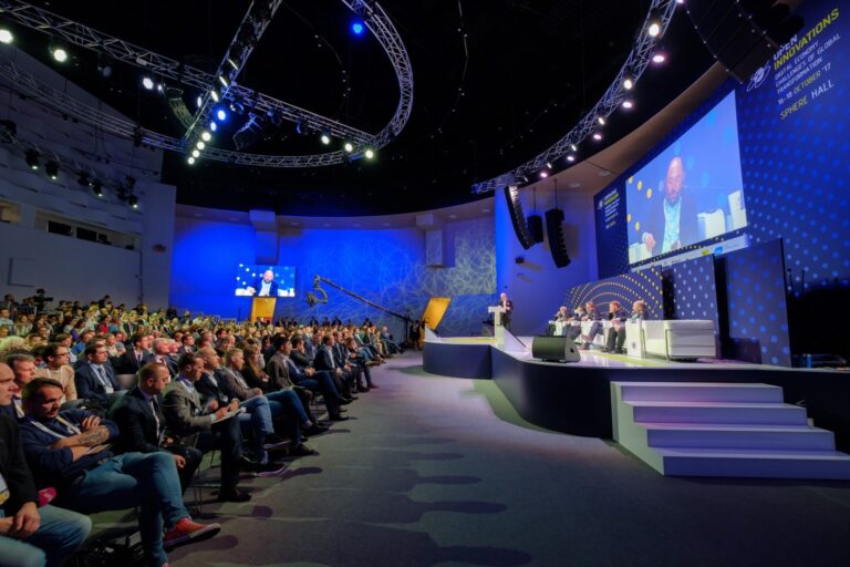 público en un tipo de evento grande