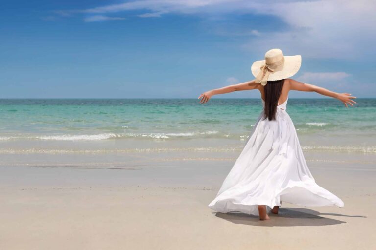 como elegir vestido para playa y accesorios