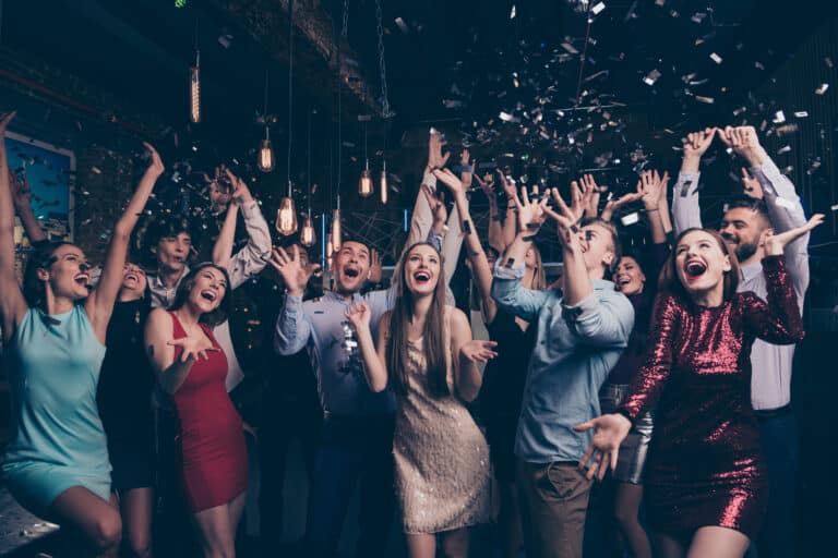 celebracion de los trabajadores en la fiesta de fin de año empresarial