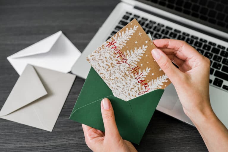 invitacion en sobre para la fiesta e fin de año empresarial