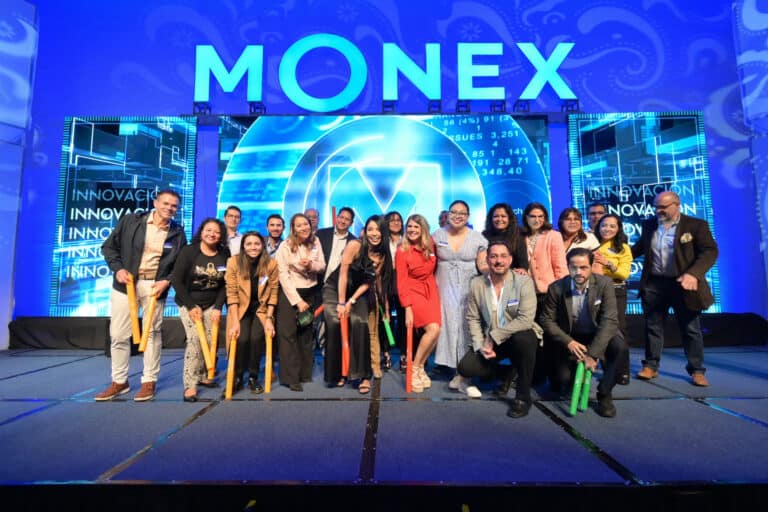 foto equipo monex al terminar su actividad