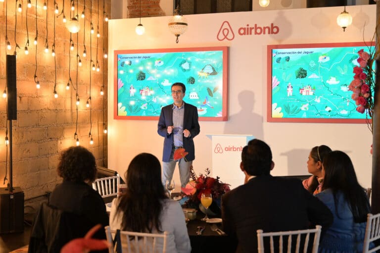 ponencia en el evento prensa airbnb