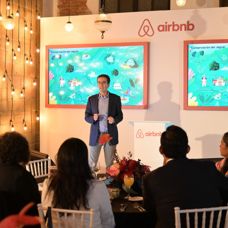 ponencia en el evento prensa airbnb