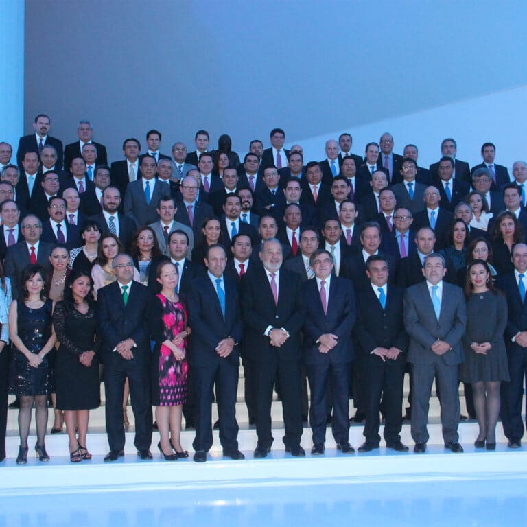 asistentes a celebracion 50 aniversario para inbursa