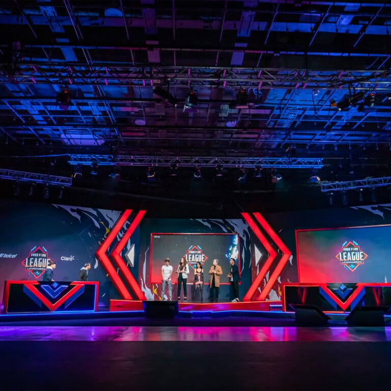 conductores en escenario de freefire league para lvp