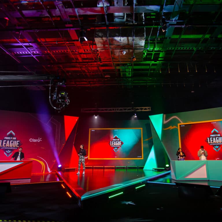 escenario y presentadora de freefire league para lvp