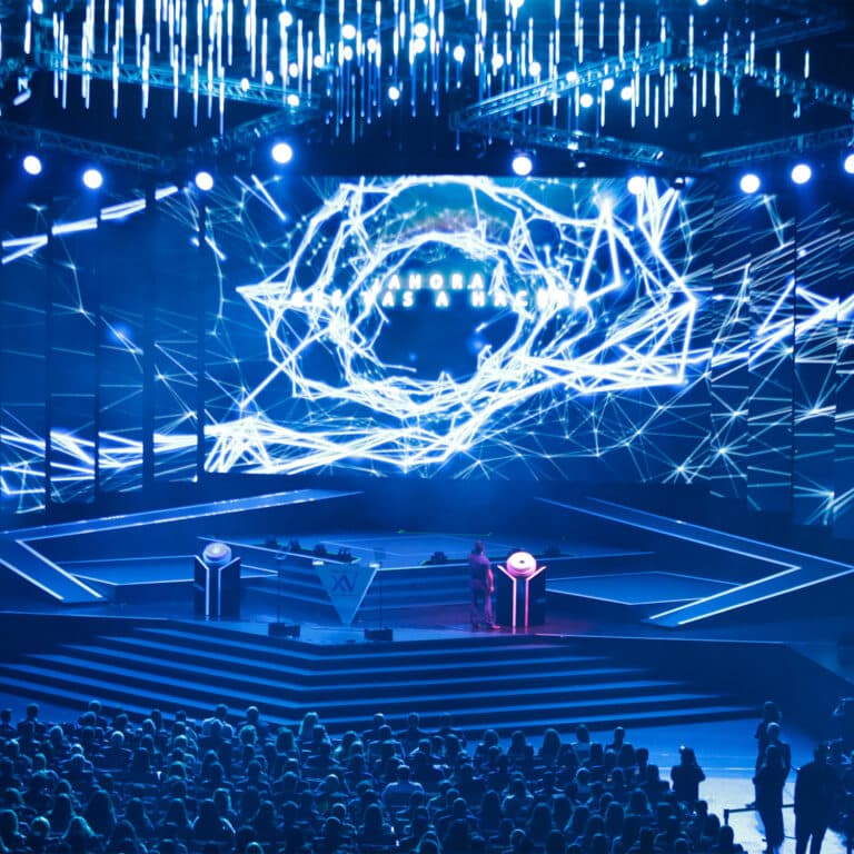 escenario ilumindo con escaleras y rampas en magno evento mexico siglo xxi para fundacion telmex telcel