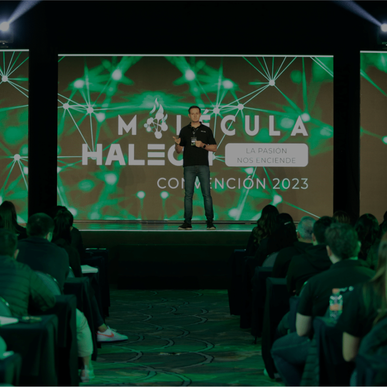 presentación en escenario en molecula haleon convencion 2023