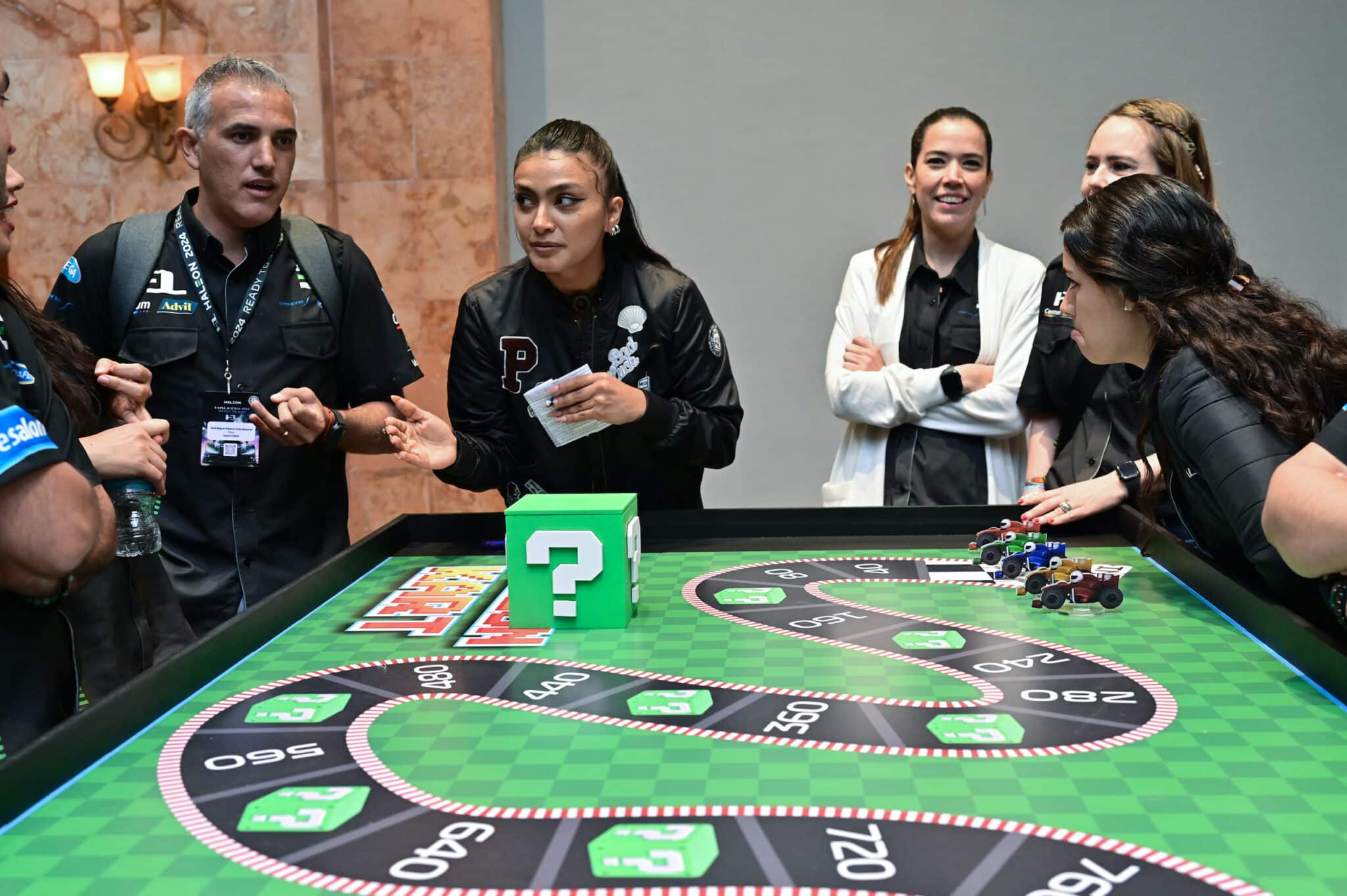 expliacion de juego con caja misteriosa